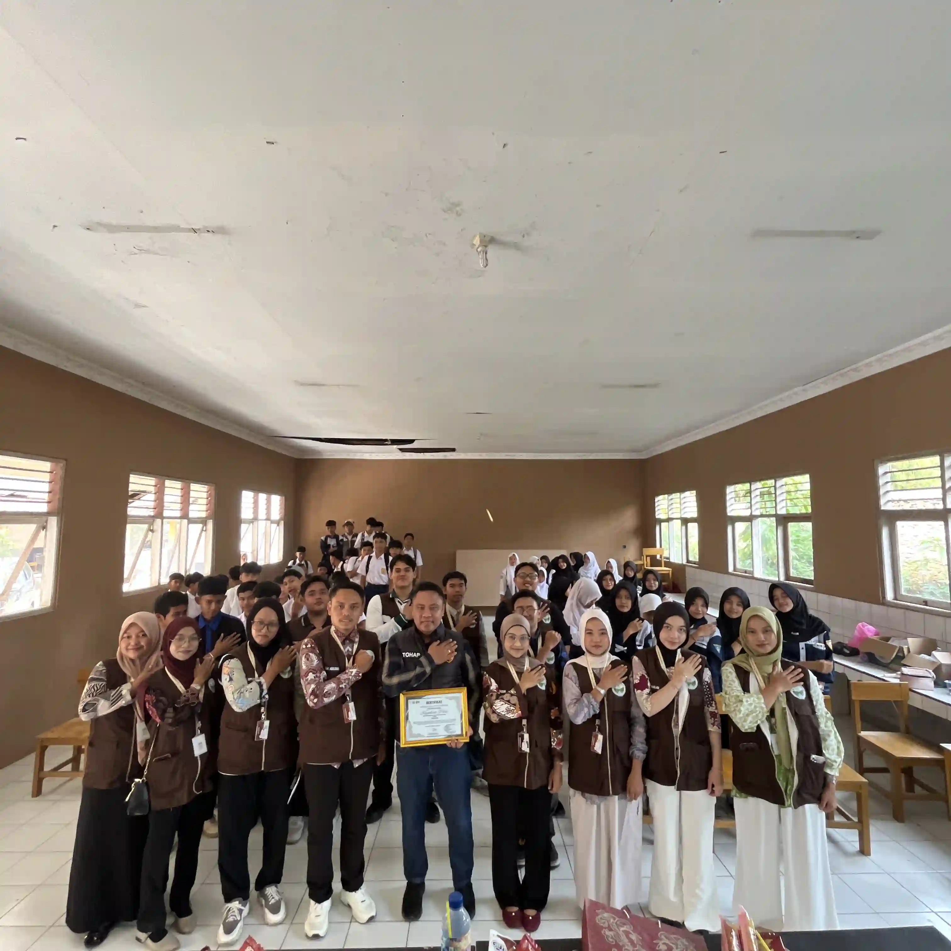 KUKERTA 76 UIN SMH Banten Edukasi Pelajar Lewat Seminar Anti Narkoba dan Miras di Tambiluk